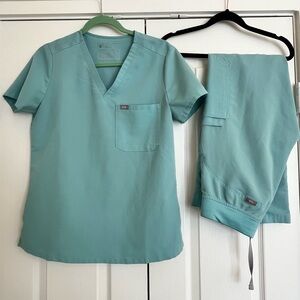 LIMITED EDITION FIGS Sea-glass Scrub Set